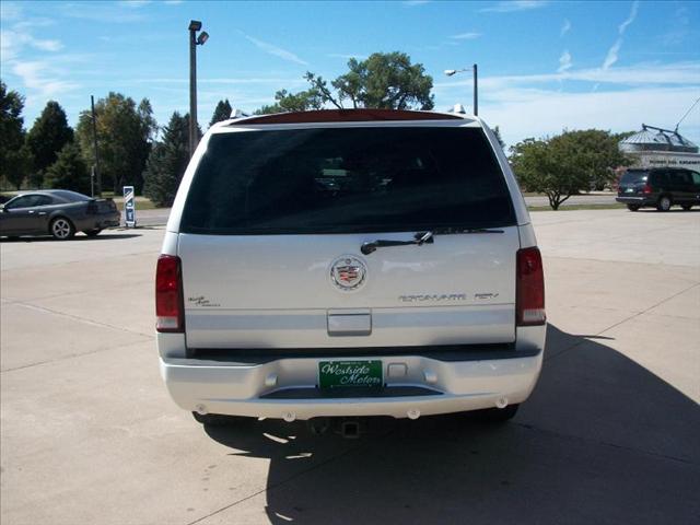 Cadillac Escalade ESV 2004 photo 3