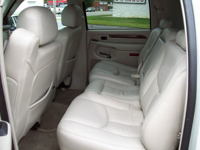 Cadillac Escalade ESV 2004 photo 1