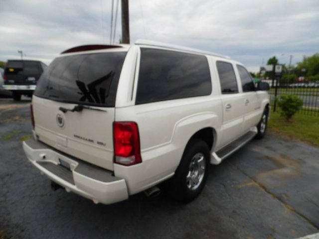 Cadillac Escalade ESV 2004 photo 11