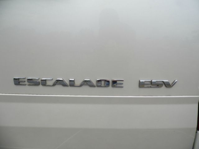 Cadillac Escalade ESV 2004 photo 2