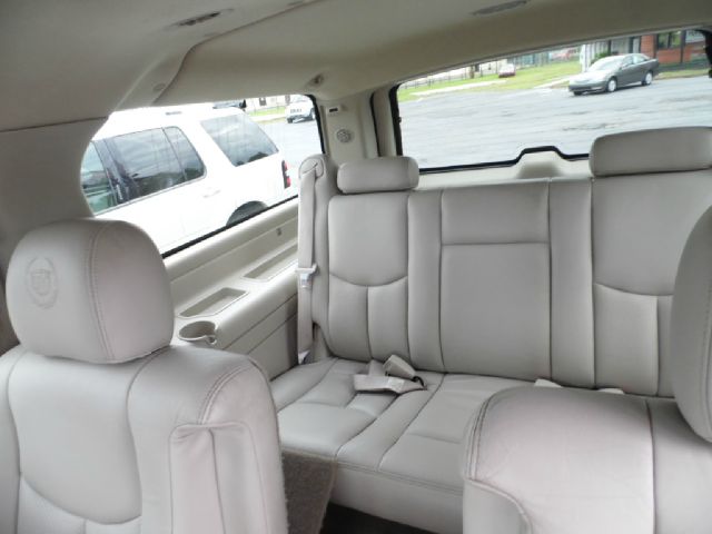 Cadillac Escalade ESV 2004 photo 4