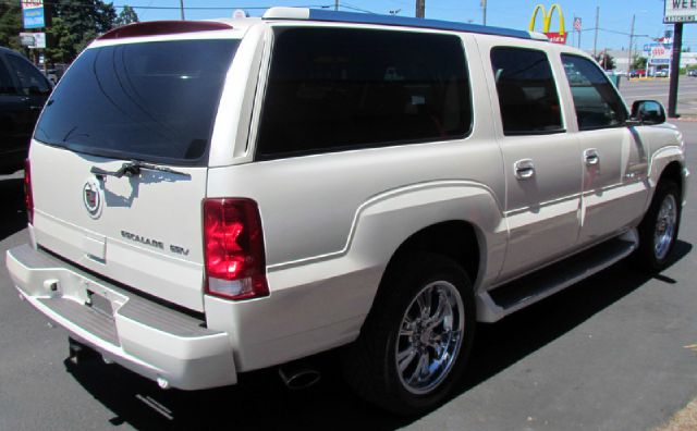 Cadillac Escalade ESV 2004 photo 1