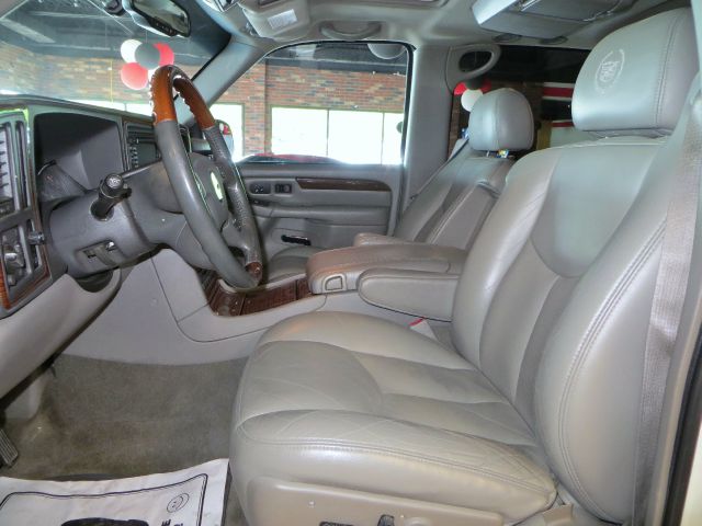 Cadillac Escalade ESV 2004 photo 1