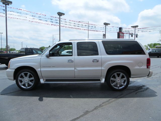 Cadillac Escalade ESV 2004 photo 12