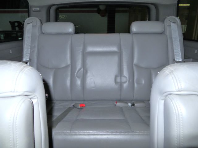 Cadillac Escalade ESV 2004 photo 16