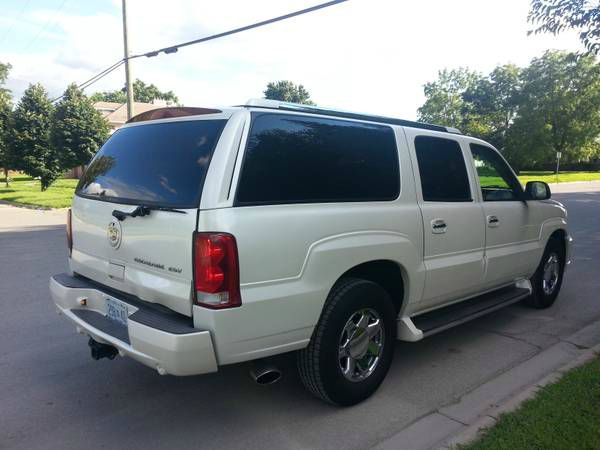 Cadillac Escalade ESV 2004 photo 3