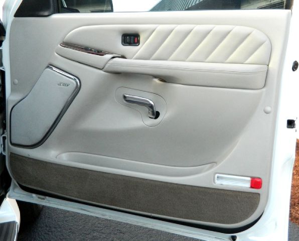 Cadillac Escalade ESV 2004 photo 12