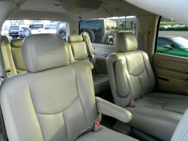 Cadillac Escalade ESV 2004 photo 13