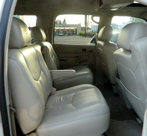 Cadillac Escalade ESV 2004 photo 15