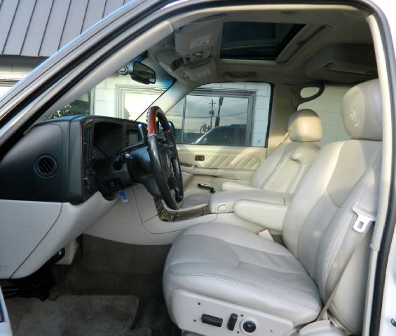 Cadillac Escalade ESV 2004 photo 20