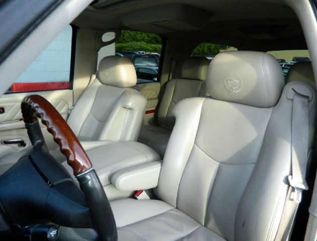 Cadillac Escalade ESV 2004 photo 21