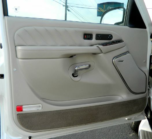 Cadillac Escalade ESV 2004 photo 22