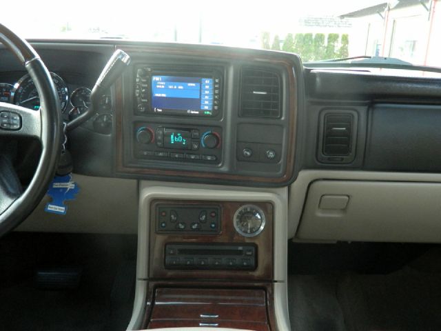 Cadillac Escalade ESV 2004 photo 8