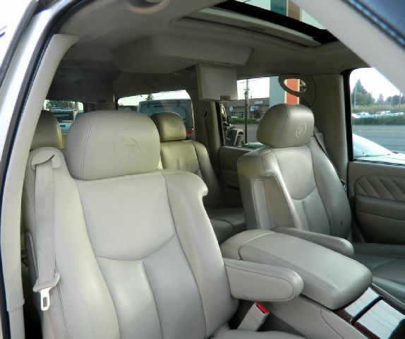 Cadillac Escalade ESV 2004 photo 9