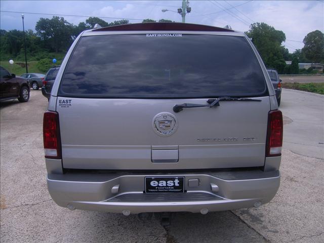 Cadillac Escalade ESV 2004 photo 2