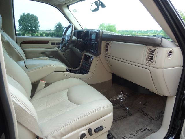 Cadillac Escalade ESV 2005 photo 17