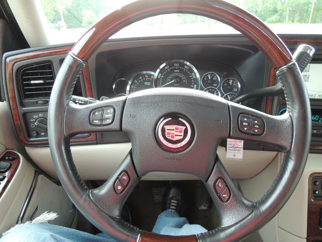 Cadillac Escalade ESV 2005 photo 18