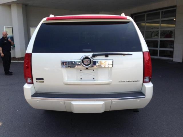 Cadillac Escalade ESV 2009 photo 2