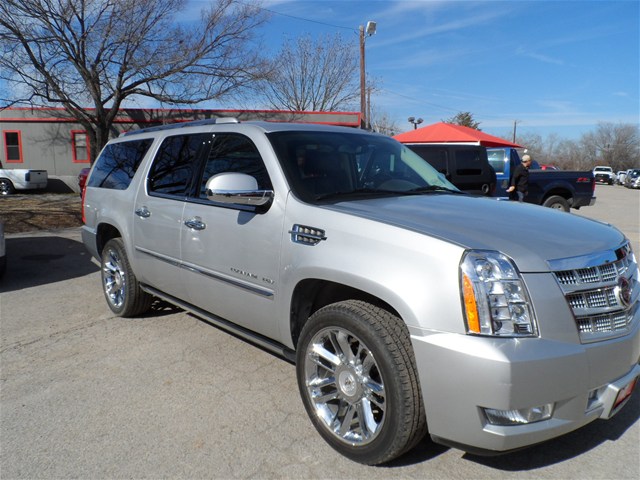 Cadillac Escalade ESV 2010 photo 2