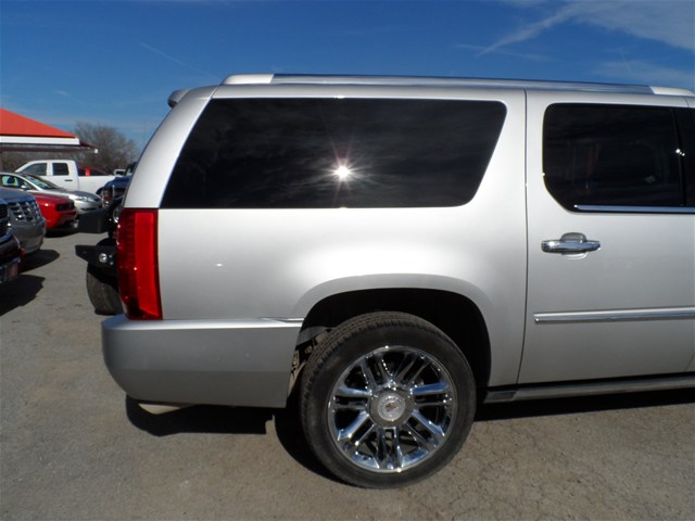 Cadillac Escalade ESV 2010 photo 5