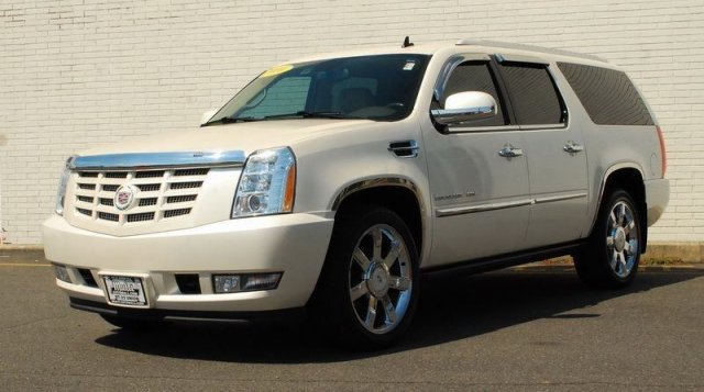 Cadillac Escalade ESV 2010 photo 2