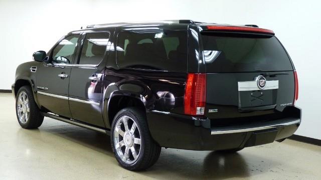 Cadillac Escalade ESV 2010 photo 1