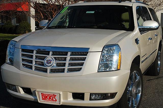 Cadillac Escalade ESV 2011 photo 1