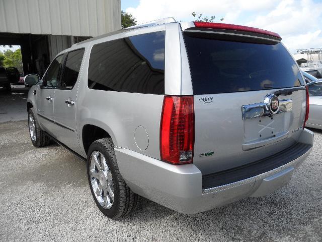 Cadillac Escalade ESV 2011 photo 16