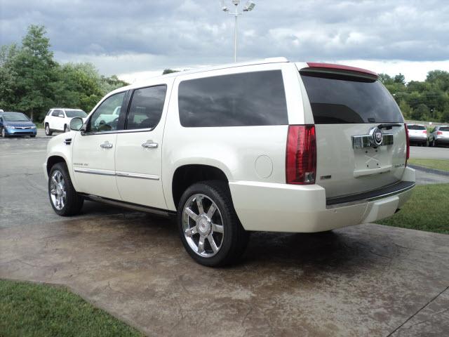 Cadillac Escalade ESV 2011 photo 3