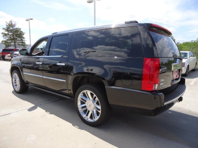 Cadillac Escalade ESV 2011 photo 3