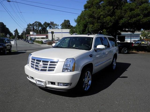 Cadillac Escalade ESV 2011 photo 2