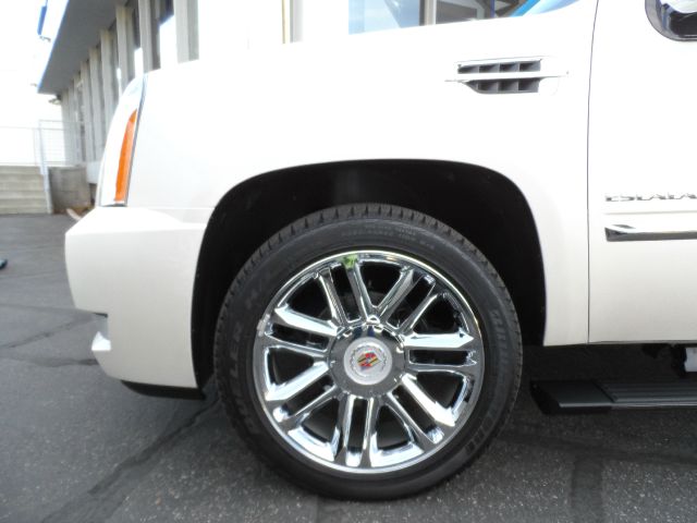 Cadillac Escalade ESV 2013 photo 32