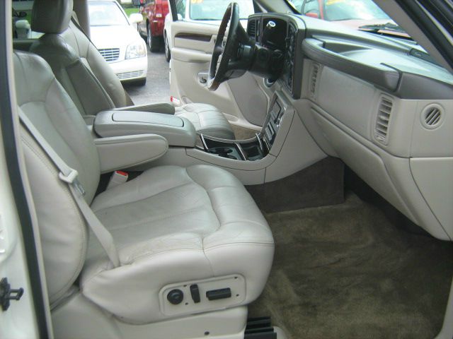 Cadillac Escalade EXT 2002 photo 16