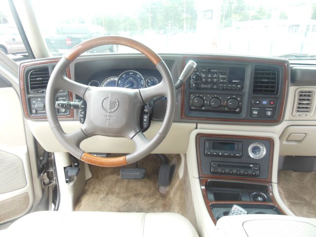 Cadillac Escalade EXT 2002 photo 12