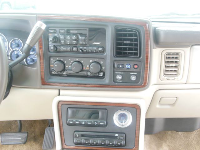 Cadillac Escalade EXT 2002 photo 13