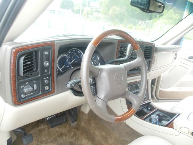 Cadillac Escalade EXT 2002 photo 16