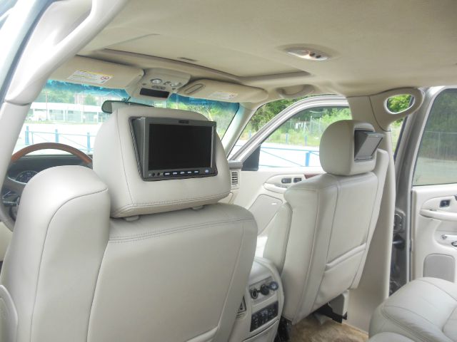 Cadillac Escalade EXT 2002 photo 19