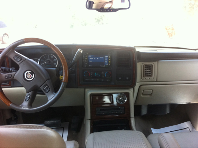 Cadillac Escalade EXT 2004 photo 4