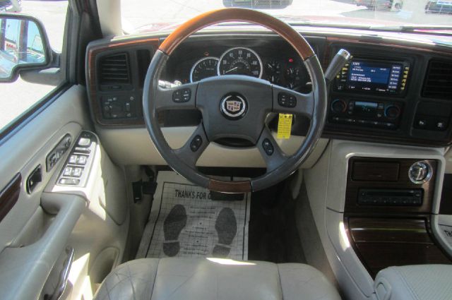 Cadillac Escalade EXT 2004 photo 4