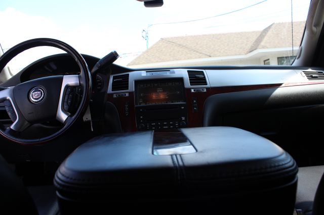 Cadillac Escalade EXT Tech With Rear Entertainment Pickup Truck