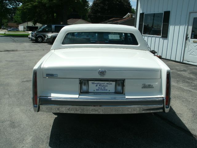 Cadillac Fleetwood 1990 photo 3