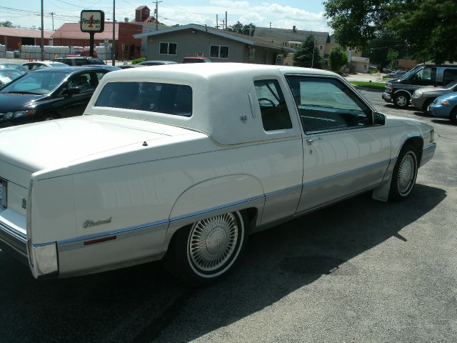 Cadillac Fleetwood 1990 photo 5