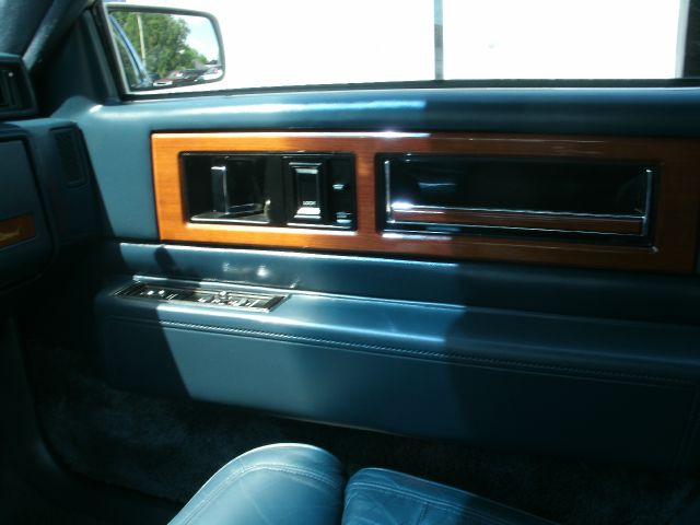 Cadillac Fleetwood 1990 photo 7