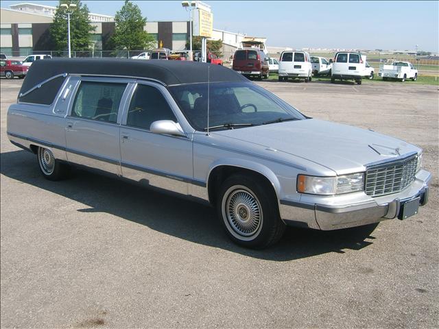 Cadillac Fleetwood 1996 photo 1