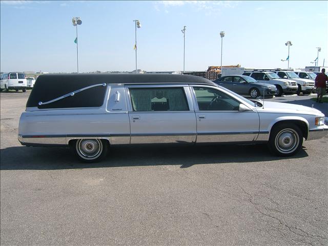 Cadillac Fleetwood 1996 photo 2