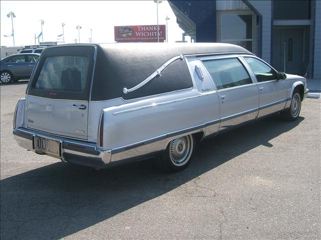 Cadillac Fleetwood 1996 photo 3