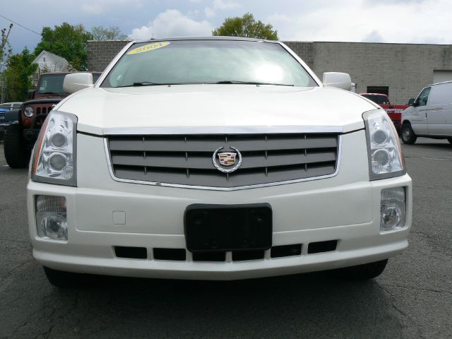 Cadillac SRX 2004 photo 2