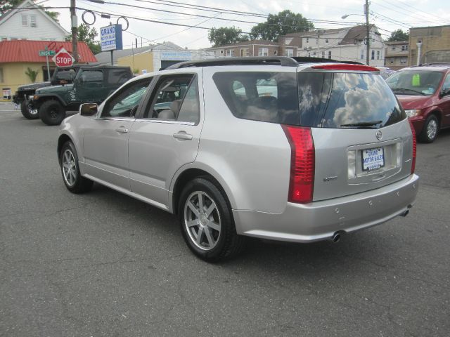 Cadillac SRX 2004 photo 2