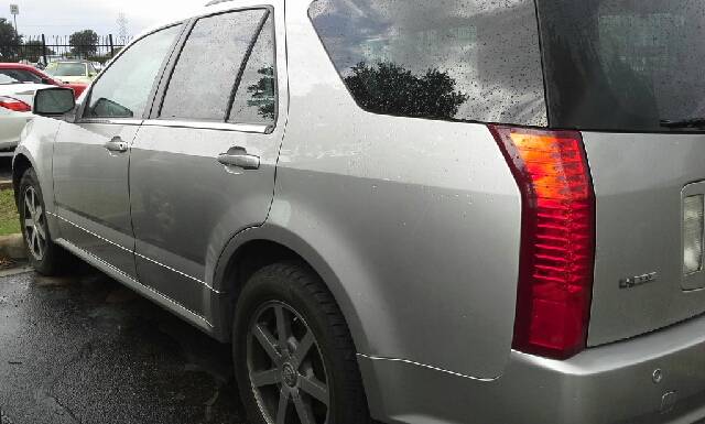 Cadillac SRX 2004 photo 2