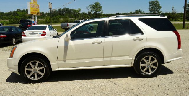 Cadillac SRX 2004 photo 2